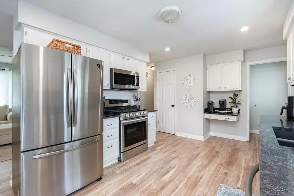 Kitchen - 4888 Cole Rd, Saginaw, MI 48601 photo 3 of 3