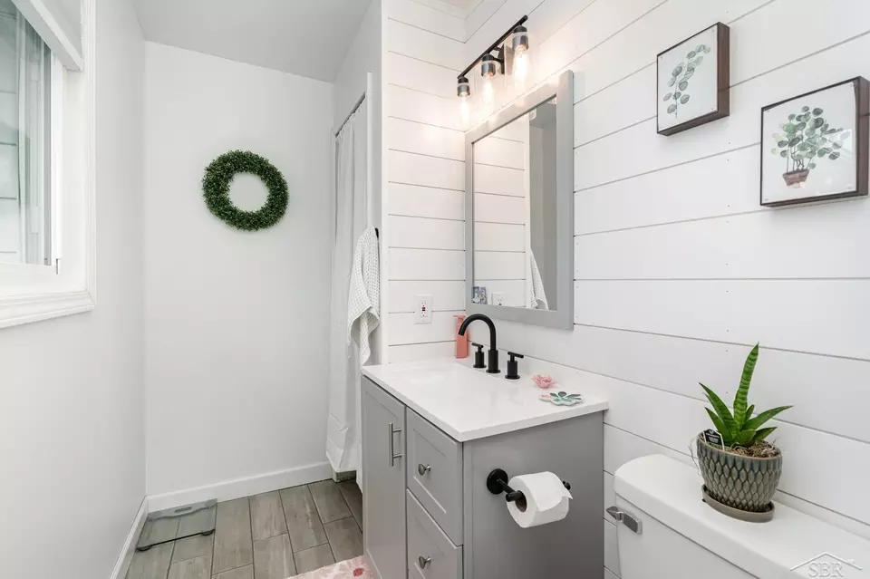 Bath - 4888 Cole Rd, Saginaw, MI 48601 photo 2 of 2