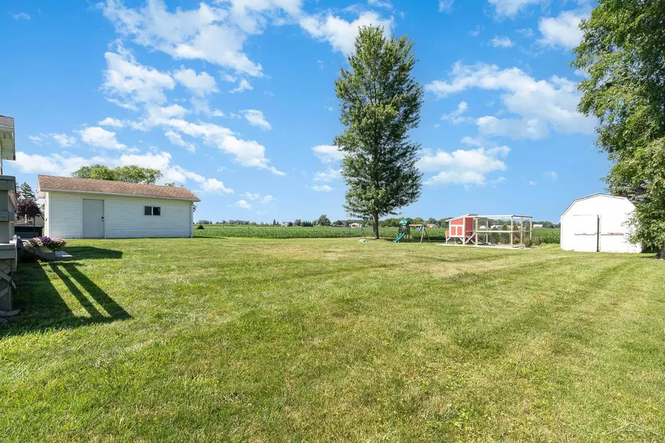 Exterior - 4888 Cole Rd, Saginaw, MI 48601 photo 4 of 11