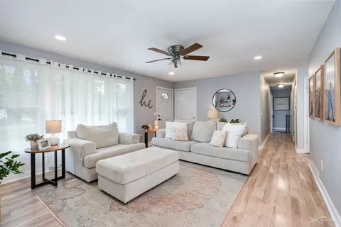 Entry Way - 4888 Cole Rd, Saginaw, MI 48601 photo 1 of 1