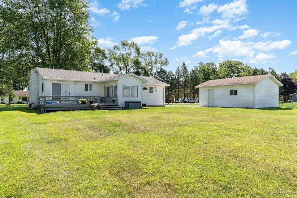 Exterior - 4888 Cole Rd, Saginaw, MI 48601 photo 2 of 11