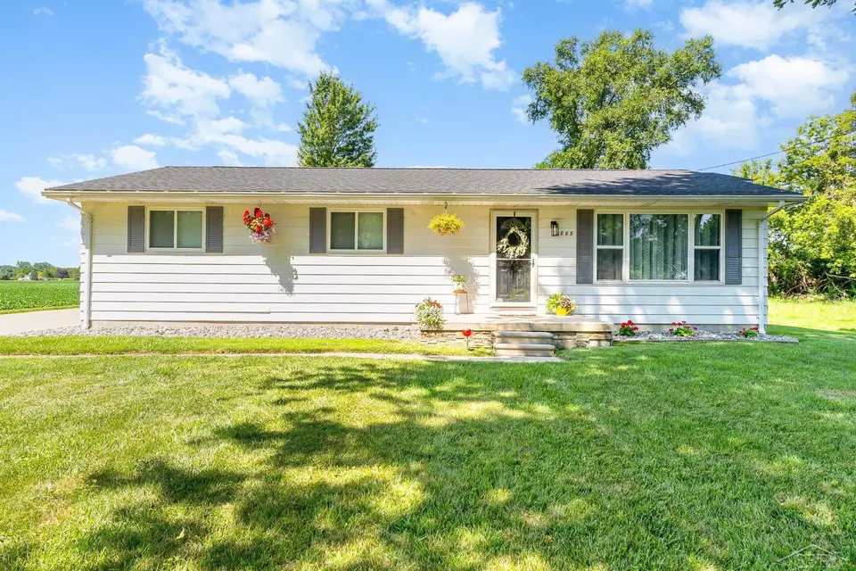 Exterior - 4888 Cole Rd, Saginaw, MI 48601 photo 9 of 11