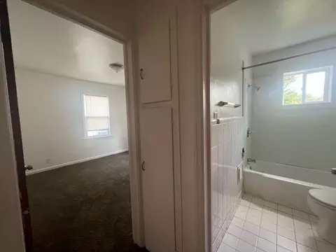 Bath - 3418 Keyes, Flint, MI 48504 photo 1 of 4