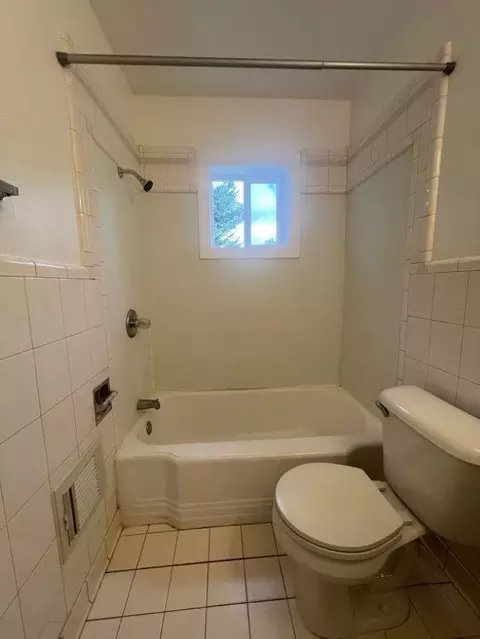 Bath - 3418 Keyes, Flint, MI 48504 photo 4 of 4