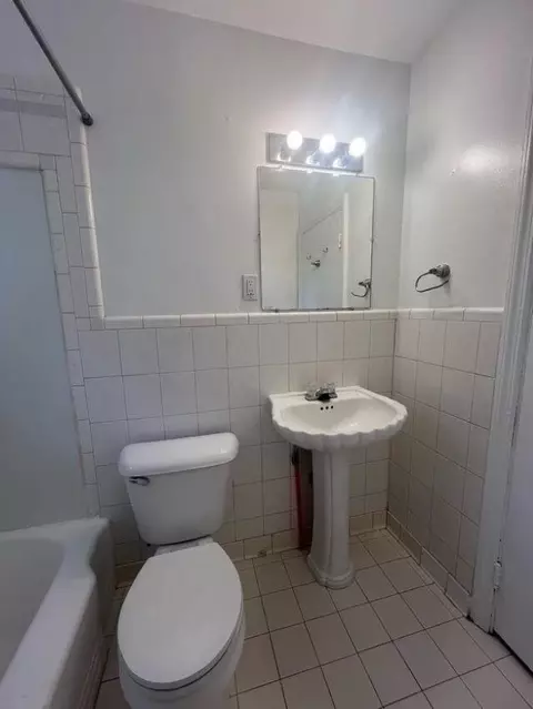 Bath - 3418 Keyes, Flint, MI 48504 photo 3 of 4