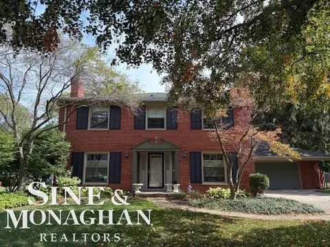 524 Thorn Tree, Grosse Pointe Woods, MI 48236