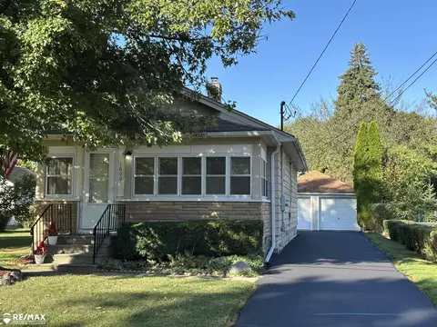 1600 Houran, Flint, MI 48532