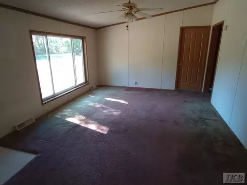 Living - 659 Pine, Gladwin, MI 48624 photo 4 of 4