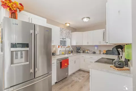 Kitchen - 10339 E Frst, Roscommon, MI 48653 photo 1 of 2
