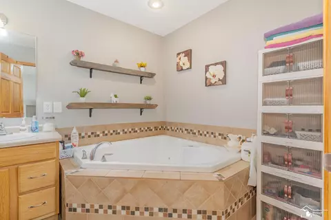 Bath - 10339 E Frst, Roscommon, MI 48653 photo 2 of 3