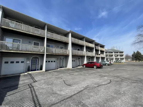 5 River Blf UNIT 104B, Mount Clemens, MI 48043