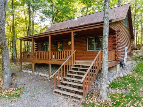 155 Stanley Lk, Iron River, MI 49935