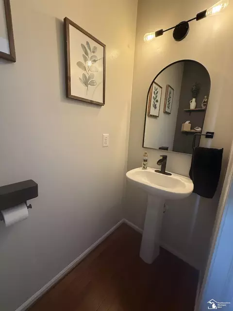 406 Lapoint, Monroe, MI 48162 photo 9
