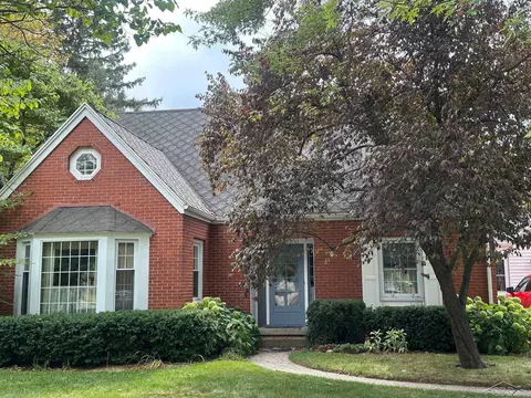 2011 Brockway, Saginaw, MI 48602