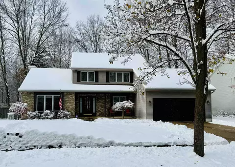 5112 Goldenwood, Midland, MI 48640