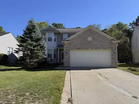 810 Canyon Crk, Holly, MI 48442