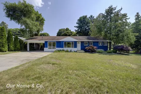 6072 Center, Traverse City, MI 49686