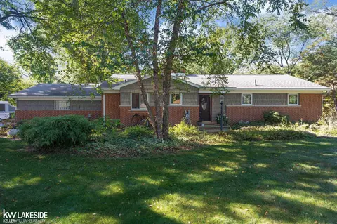 1770 Christian Hls, Rochester, MI 48309