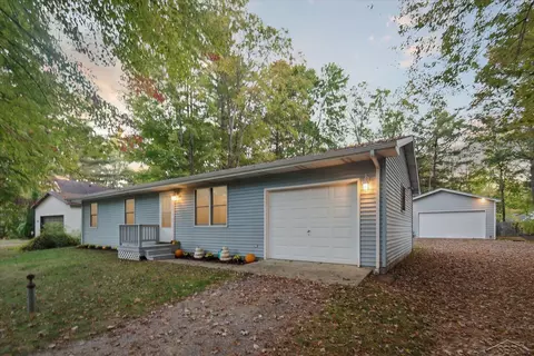 769 W Maplecrest, Sanford, MI 48657