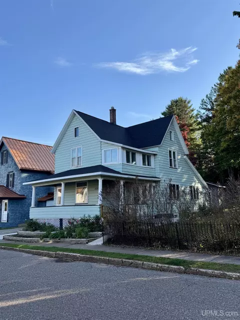 826 N N Pne, Ishpeming, MI 49849 photo 2