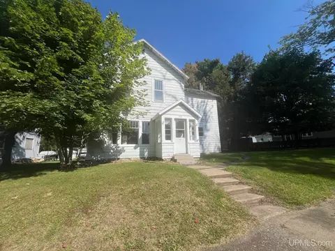 616 E B, Iron Mountain, MI 49801