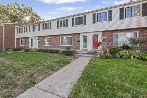 23342 Edsel Frd, Saint Clair Shores, MI 48080