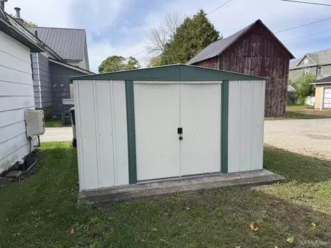 Exterior - 910 S 3rd, Escanaba, MI 49829 photo 3 of 3