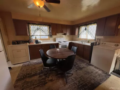 Kitchen - 910 S 3rd, Escanaba, MI 49829 photo 1 of 1