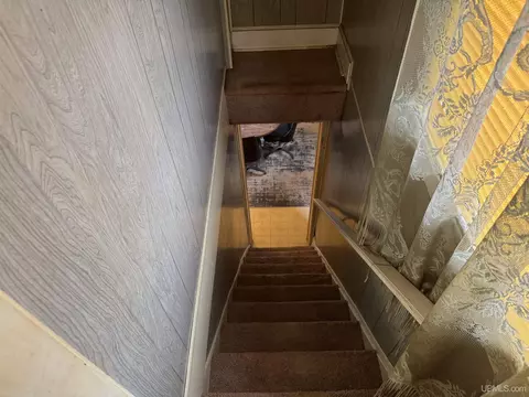 Entry Way - 910 S 3rd, Escanaba, MI 49829 photo 2 of 4