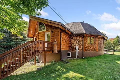 200 Surrey, Marquette, MI 49855