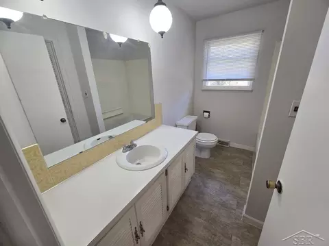 Bath - 91 Kratz, Hemlock, MI 48626 photo 1 of 2