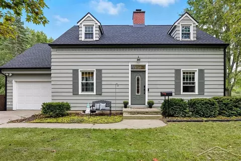 704 E Meadowbrook, Midland, MI 48642
