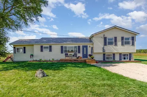 3600 S Eight Mile, Wheeler, MI 48662