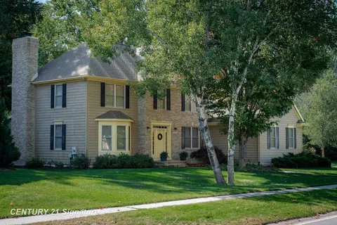 708 Chapel Ln, Midland, MI 48642
