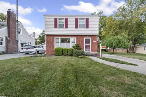 62 Huron, Mount Clemens, MI 48043
