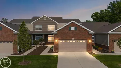 3095 Bridgewater UNIT 30, Auburn Hills, MI 48326