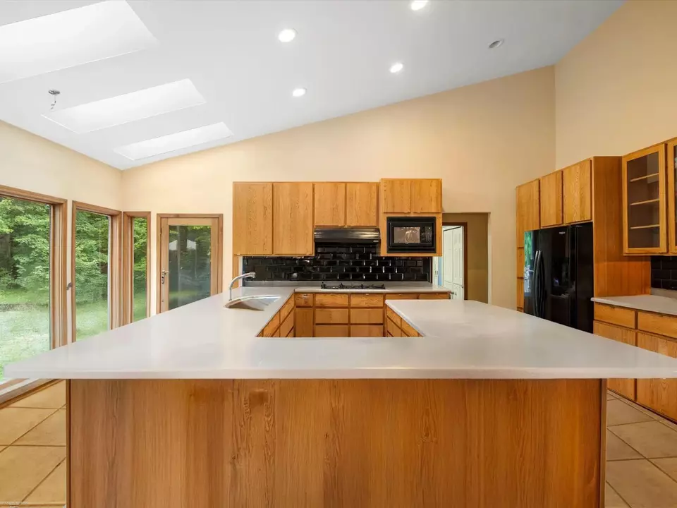 Kitchen - 2111 Oak, Ortonville, MI 48462 photo 2 of 5