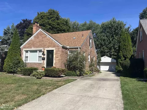 2286 Allard, Grosse Pointe Woods, MI 48236