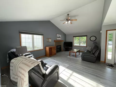 Living - 685 Townsend, Algonac, MI 48001 photo 2 of 3