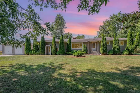 2671 N 8 Mile, Pinconning, MI 48650