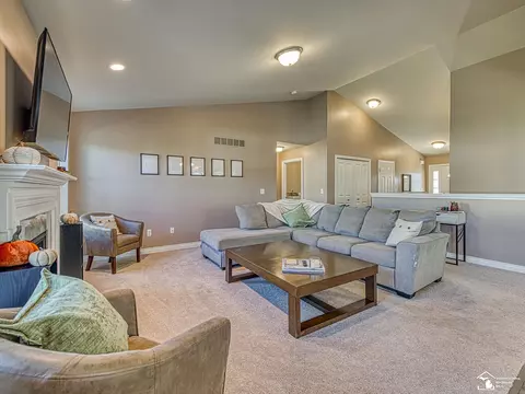 Living - 2015 Monohan, Monroe, MI 48162 photo 3 of 4