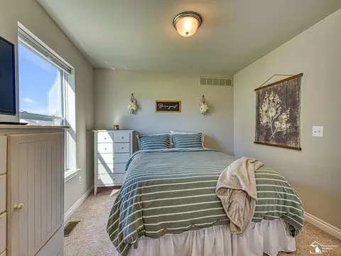 Bedroom - 2015 Monohan, Monroe, MI 48162 photo 3 of 6