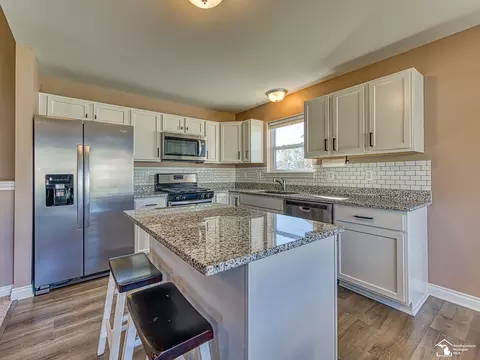 Kitchen - 2015 Monohan, Monroe, MI 48162 photo 3 of 3