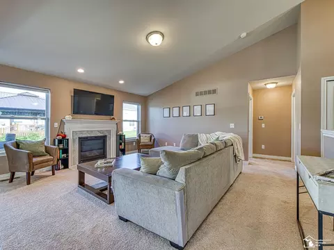 Living - 2015 Monohan, Monroe, MI 48162 photo 2 of 4