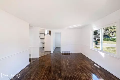 Living - 556 Walnut, Mount Morris, MI 48458 photo 1 of 3