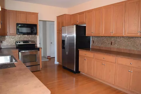 Kitchen - 21761 Mary Rose, Macomb, MI 48044 photo 4 of 4