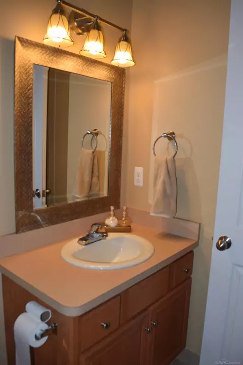 Bath - 21761 Mary Rose, Macomb, MI 48044 photo 3 of 6