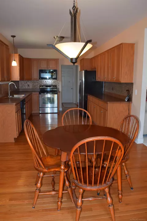 Kitchen - 21761 Mary Rose, Macomb, MI 48044 photo 3 of 4