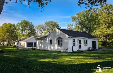 13171 S Dixie, La Salle, MI 48145