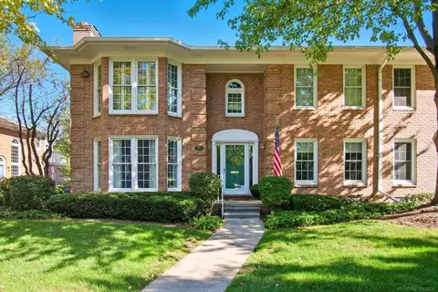 127 Windwood Pointe, Saint Clair Shores, MI 48080